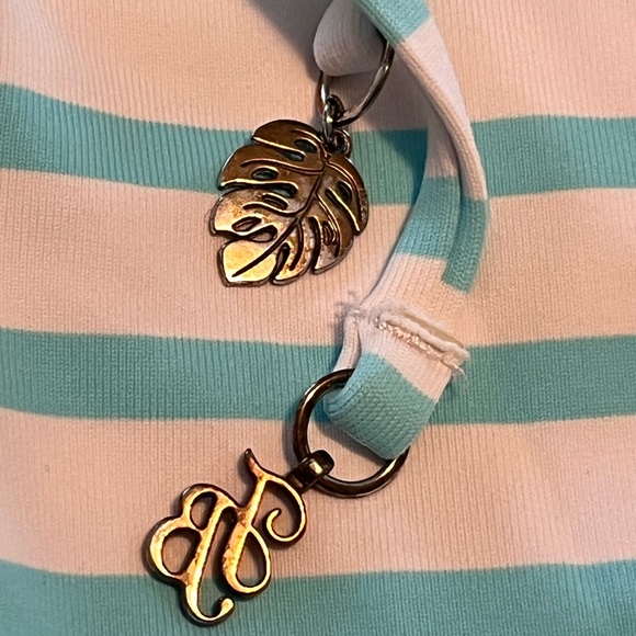 TOMMY BAHAMA | 10| Reversible | Padded - Picture 12 of 16